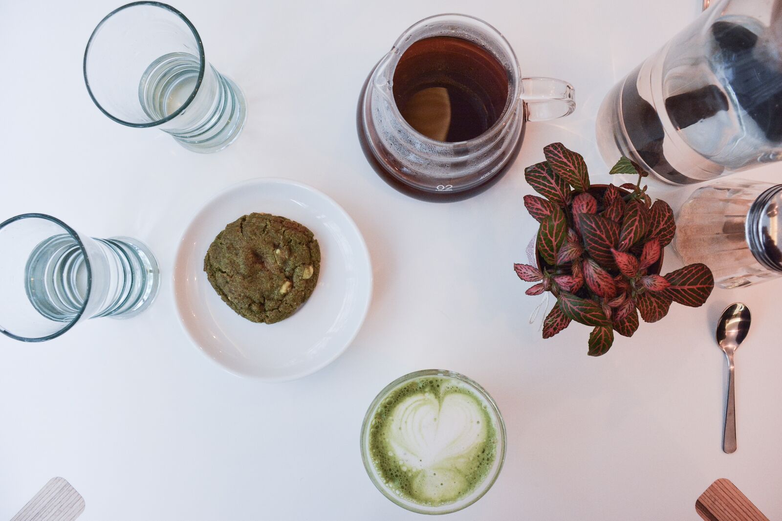 umami-matcha-cafe-restaurant-boutique-paris-by-le-polyedre (10)