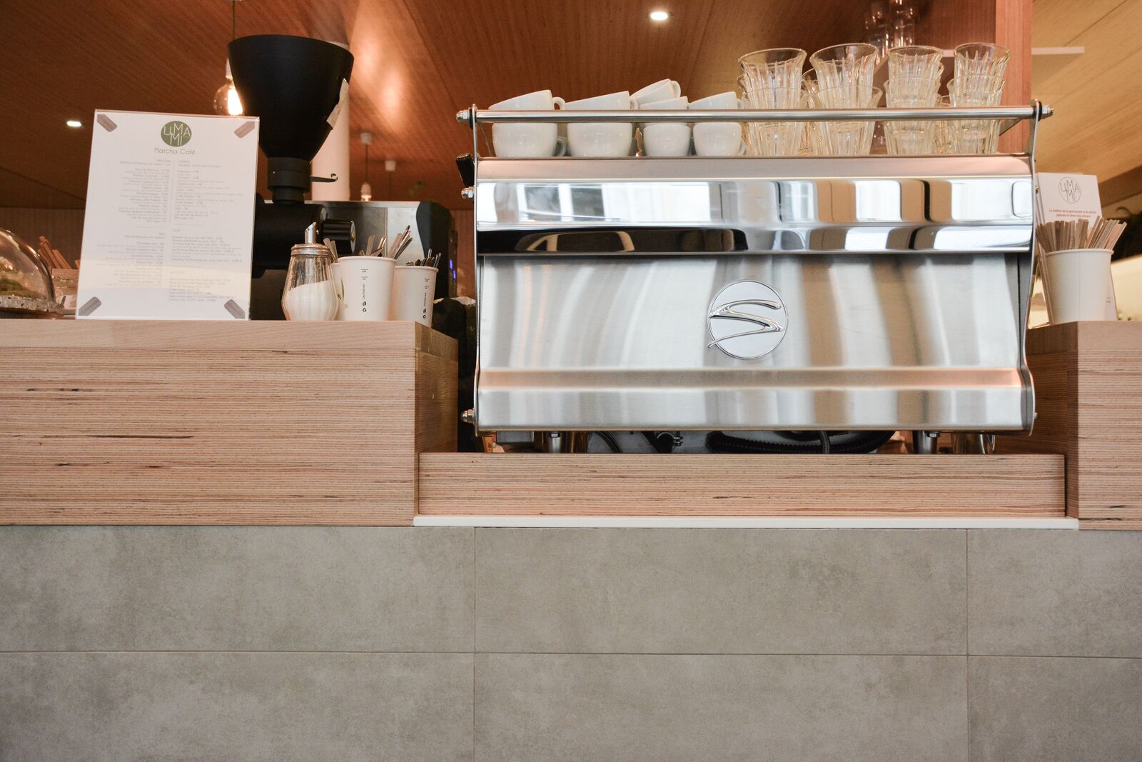 umami-matcha-cafe-restaurant-boutique-paris-by-le-polyedre (3)