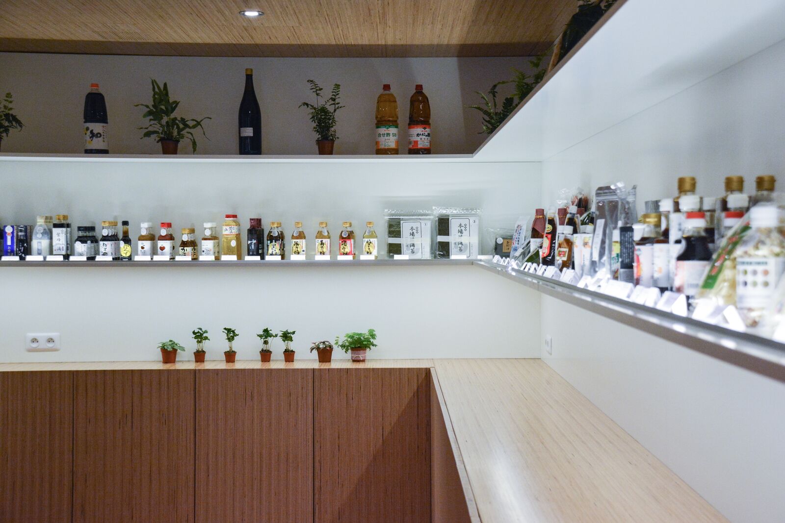 umami-matcha-cafe-restaurant-boutique-paris-by-le-polyedre (6)