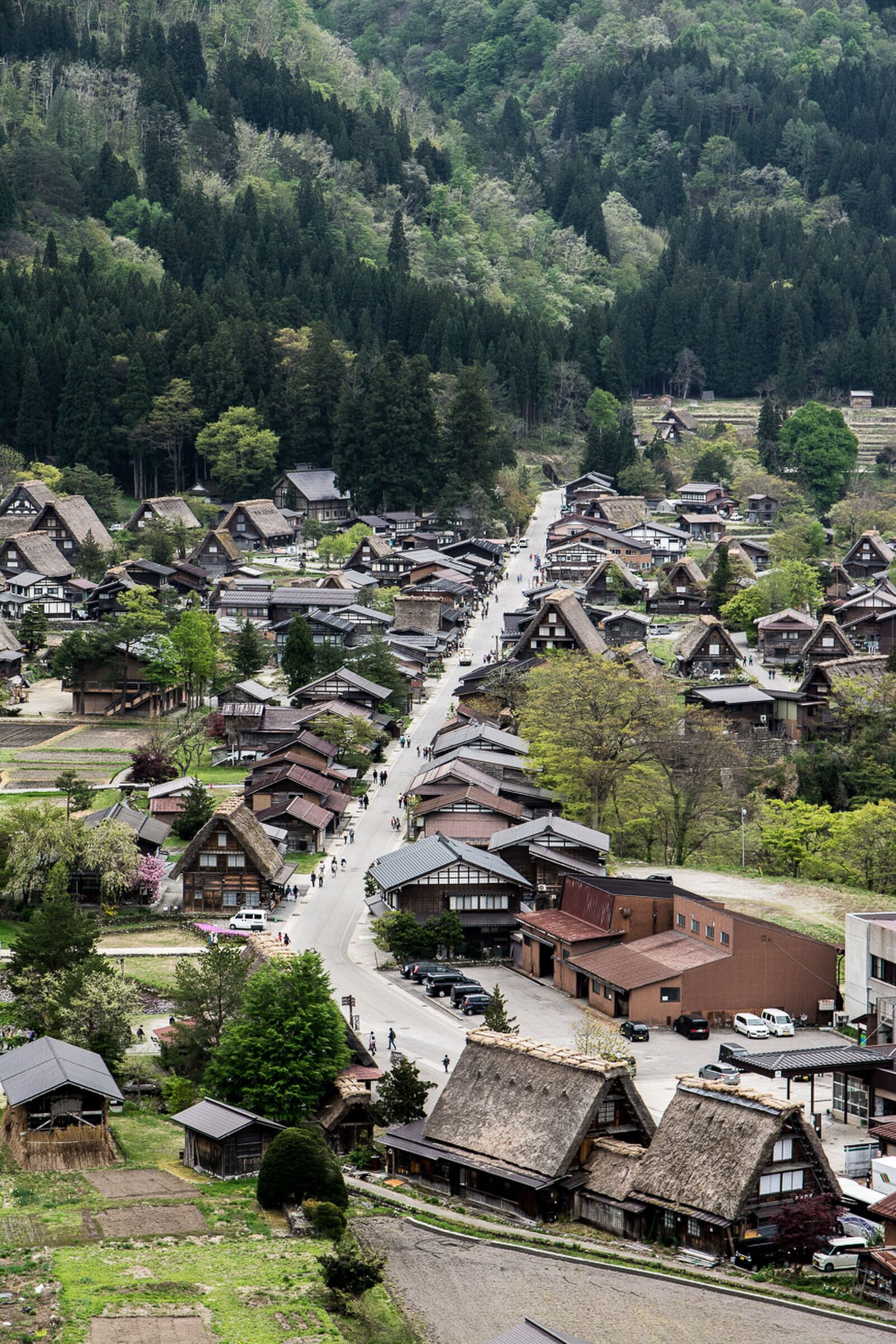voyage dans le village d'Ogimachi dans les Alpes Japonaises au Japon dans la région de Shirakawa-Go