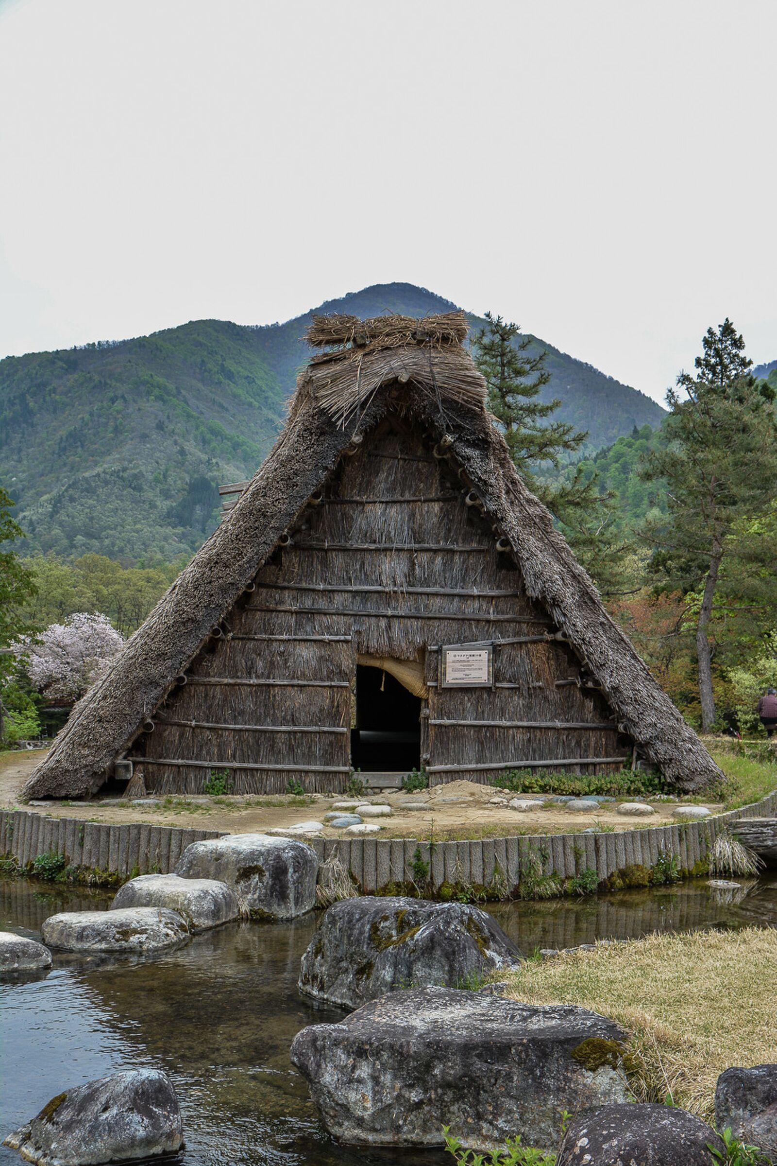 voyage dans le village d'Ogimachi dans les Alpes Japonaises au Japon dans la région de Shirakawa-Go