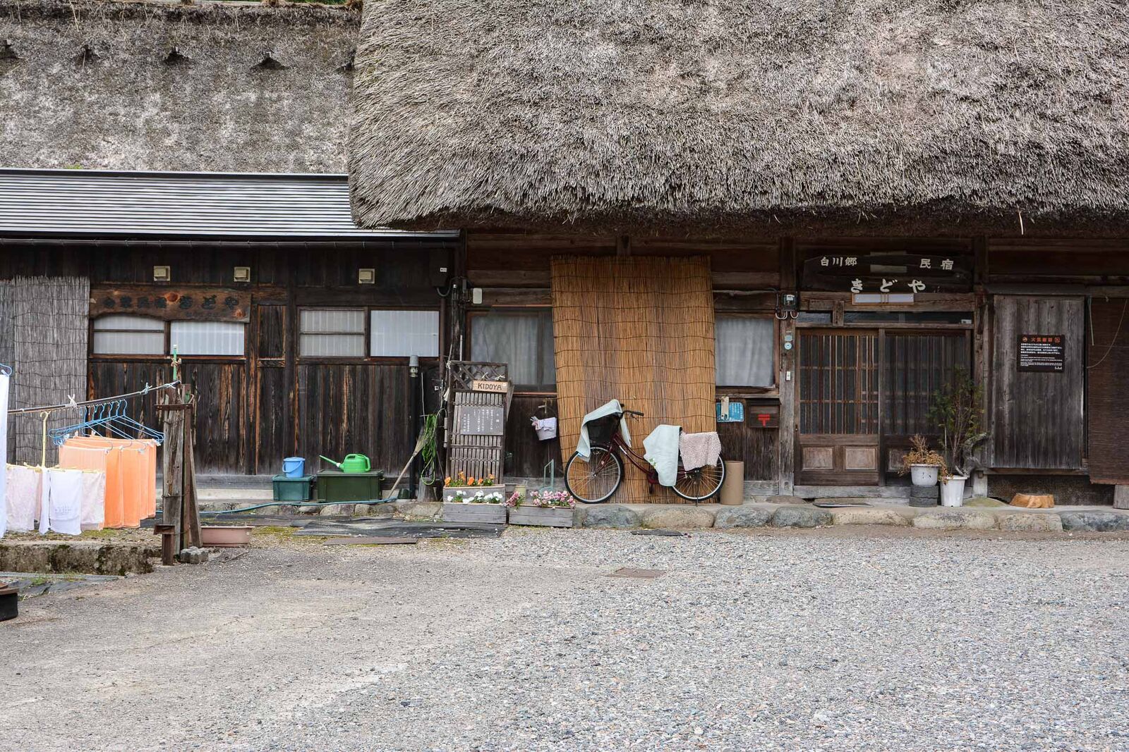 voyage dans le village d'Ogimachi dans les Alpes Japonaises au Japon dans la région de Shirakawa-Go
