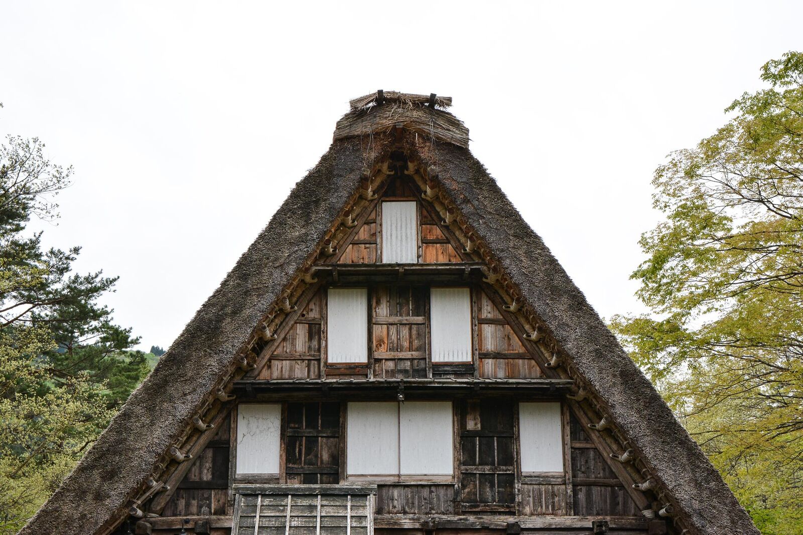 voyage dans le village d'Ogimachi dans les Alpes Japonaises au Japon dans la région de Shirakawa-Go