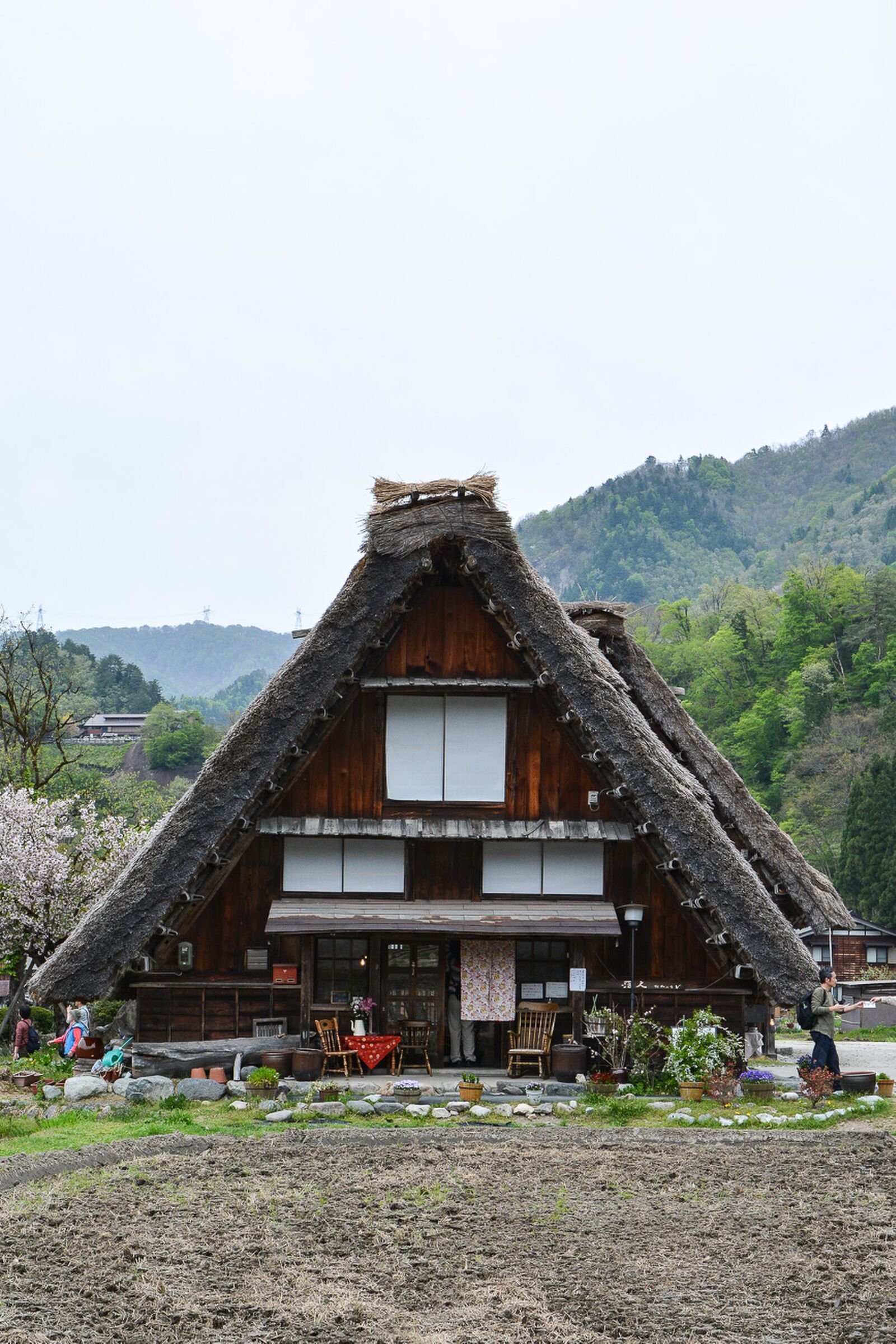 voyage dans le village d'Ogimachi dans les Alpes Japonaises au Japon dans la région de Shirakawa-Go