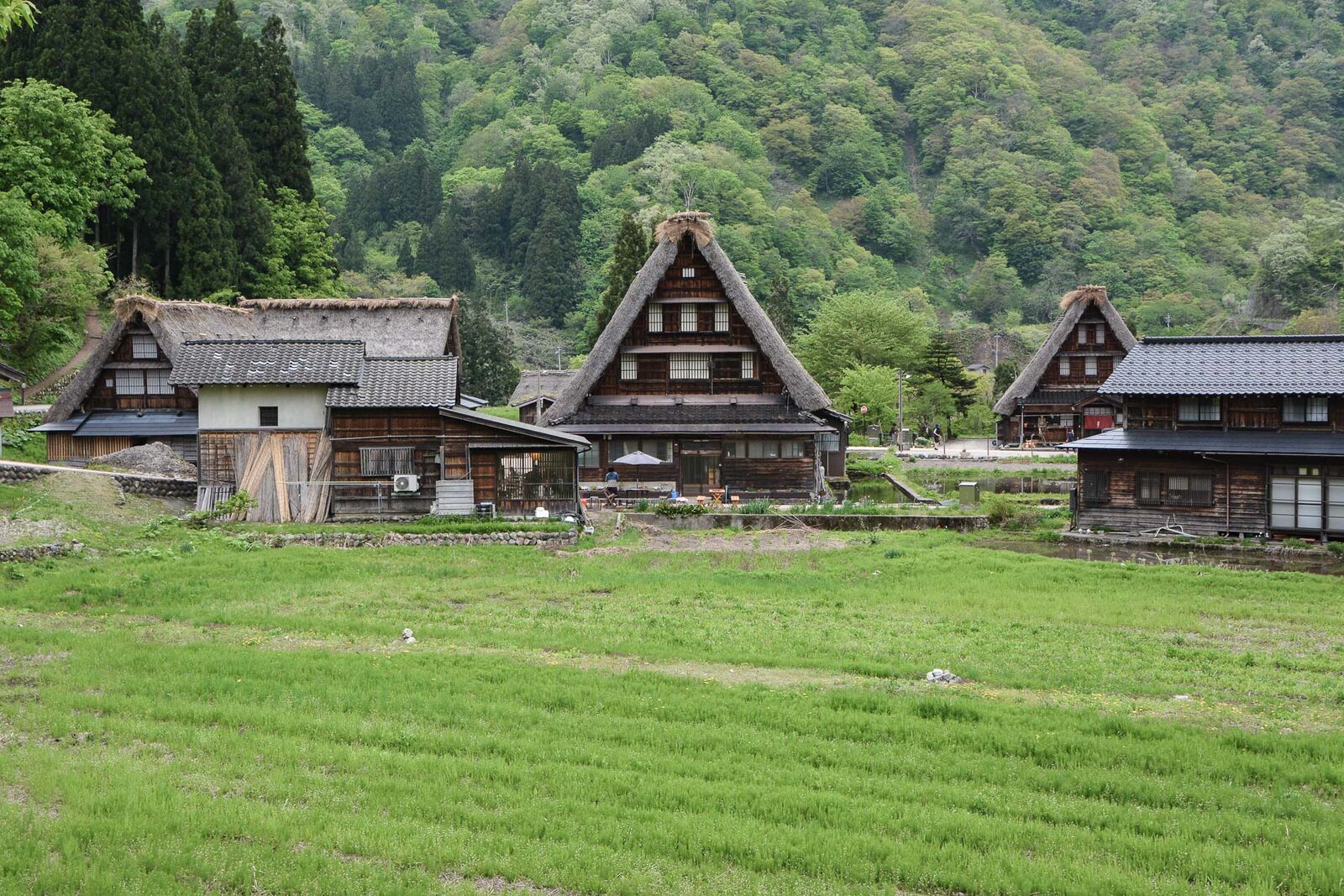 voyage dans le village Suganuma dans les Alpes Japonaises au Japon dans la région de Shirakawa-go