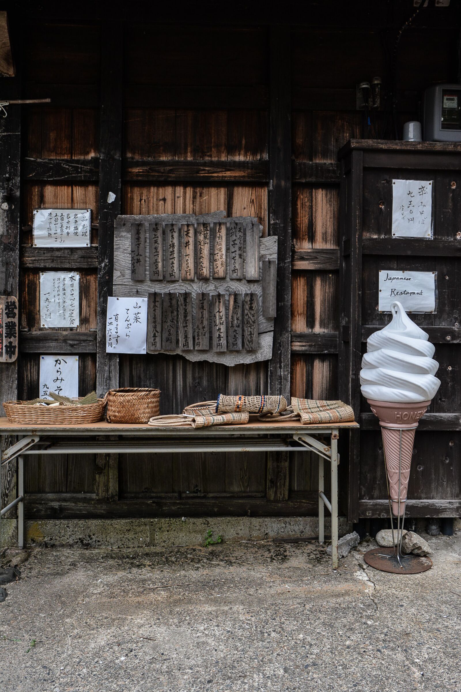 voyage dans le village Suganuma dans les Alpes Japonaises au Japon dans la région de Shirakawa-go