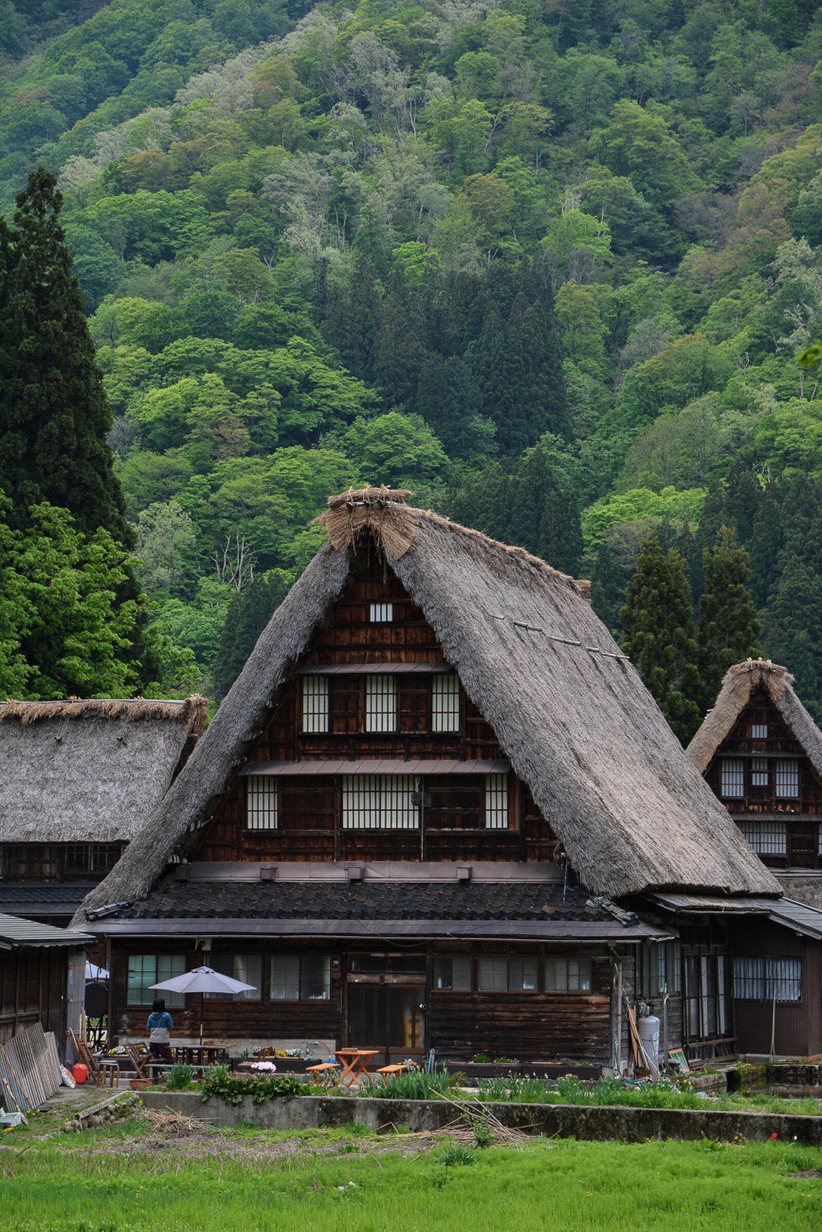 voyage dans le village Suganuma dans les Alpes Japonaises au Japon dans la région de Shirakawa-go