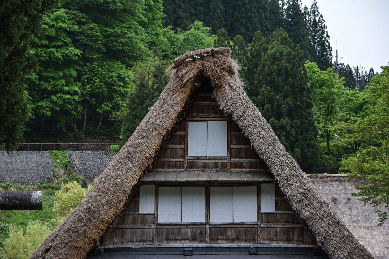 voyage dans le village Suganuma dans les Alpes Japonaises au Japon dans la région de Shirakawa-go