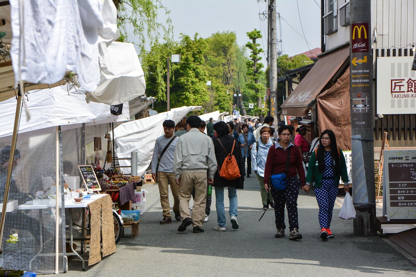 le marché matinale de Takayama le long de la rivière Miyagawa