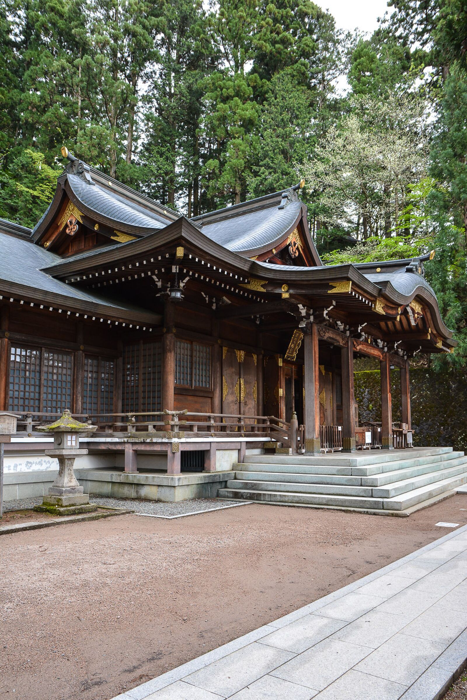 Sakurayama Hachiman-gū Shrine à Takayama dans les Alpes japonaises, Japon