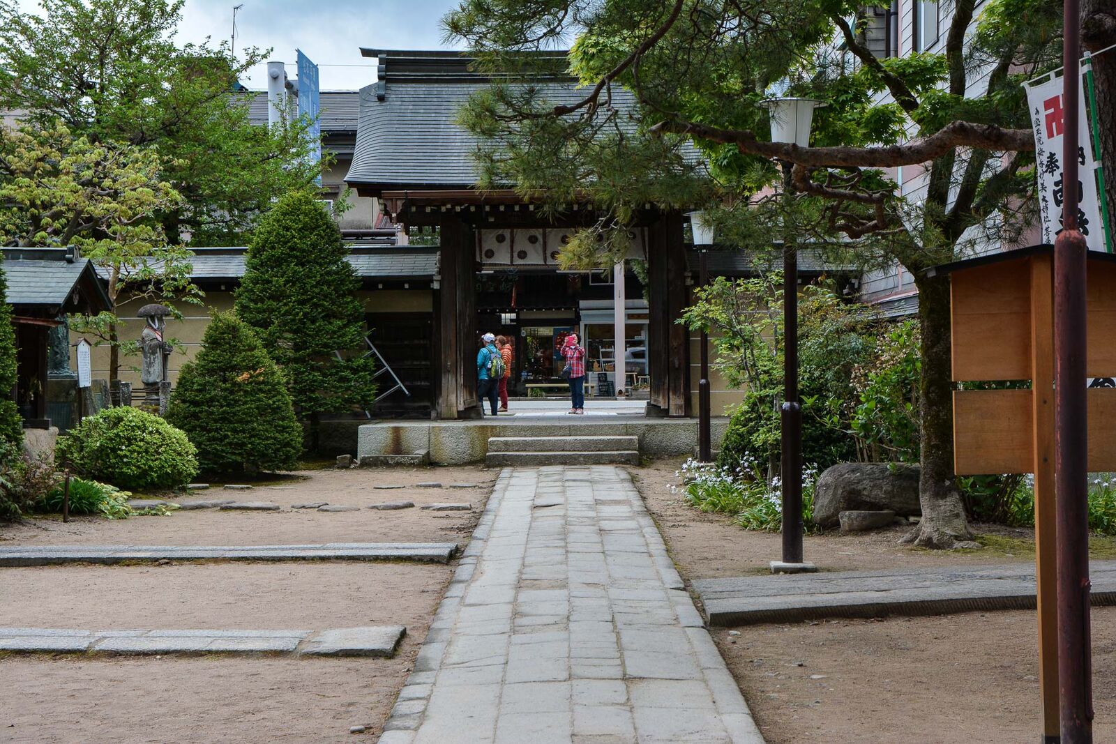 Le temple Hida Kokubun-ji à Takayama dans les alpes japonaises, Japon
