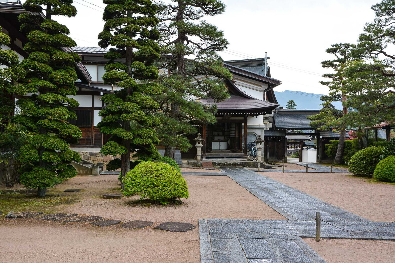  temples de Higashiyama Teramachi avec le temple Kyushoji à Takayama dans les alpes japonaises, Japon