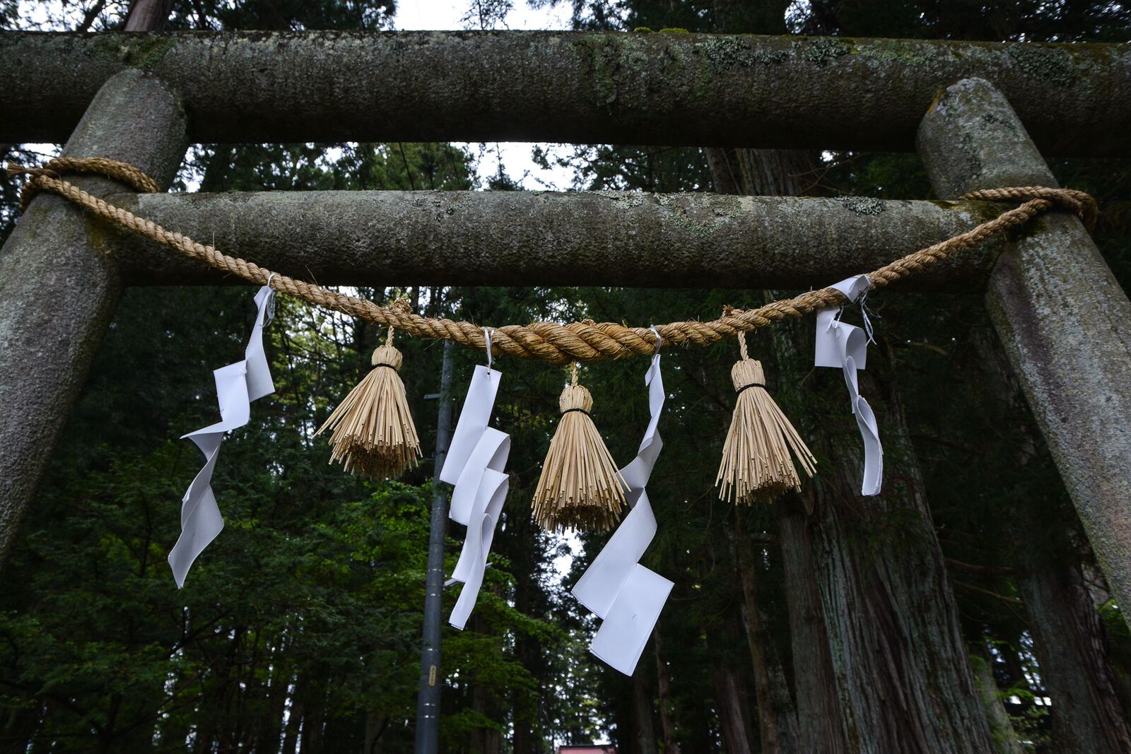  temples de Higashiyama Teramachi avec le sanctuaire Higashiyama Hakusanjinja à Takayama dans les alpes japonaises, Japon