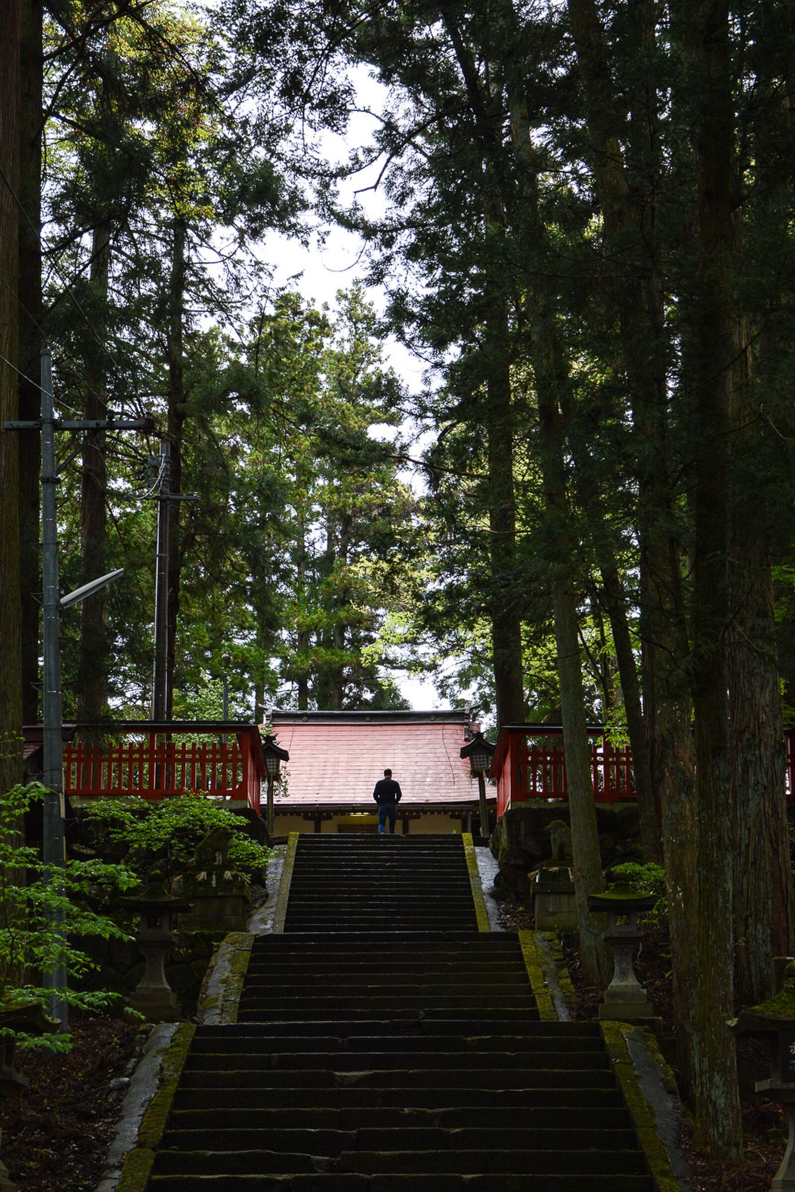  temples de Higashiyama Teramachi avec le sanctuaire Higashiyama Hakusanjinja à Takayama dans les alpes japonaises, Japon