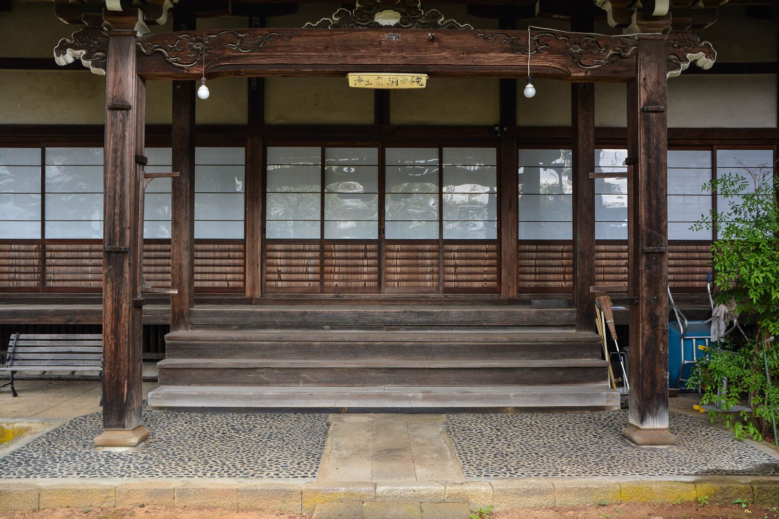 temples de Higashiyama Teramachi avec le sanctuaire Higashiyama Hakusanjinja à Takayama dans les alpes japonaises, Japon