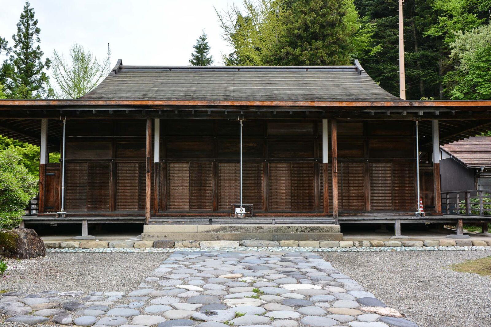 temples de Higashiyama Teramachi à Takayama dans les alpes japonaises, Japon